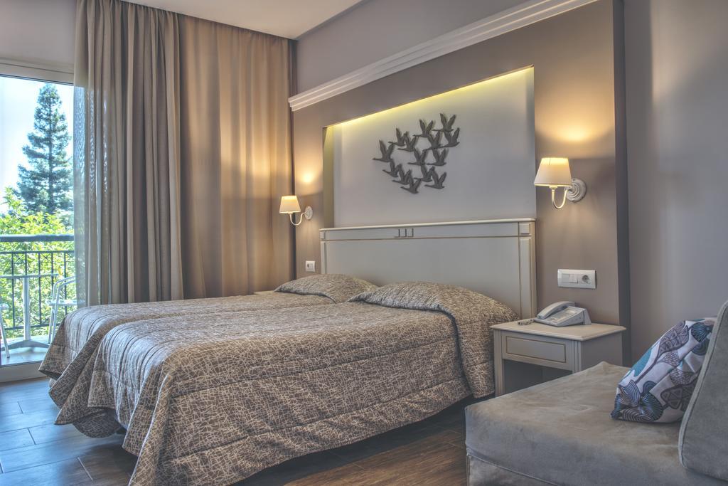 Delfinia Hotel Moraitika Exteriör bild